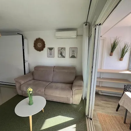 Appartamento Cocon Bord De Mer, Elegant With Ac And Parking And Wifi *