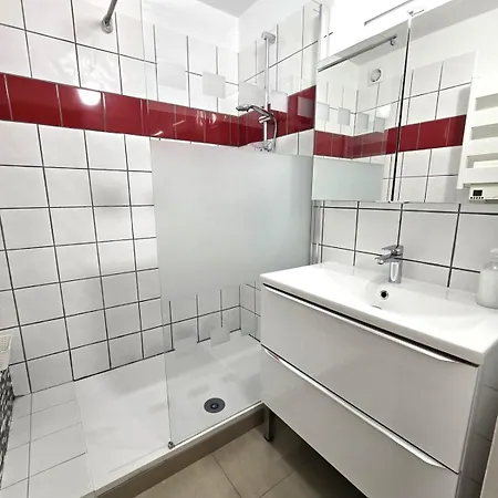 Appartamento Cocon Bord De Mer, Elegant With Ac And Parking And Wifi